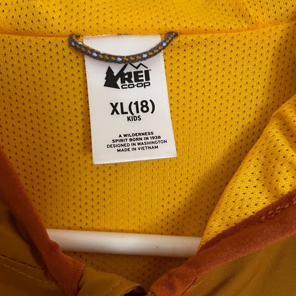 REI windbreaker jacket. Kids size XL (18) - Picture 3 of 3